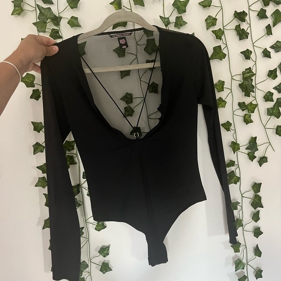 Mesh bodysuit long sleeve black with tiny gold ring in the middle of chest - Picture 2 of 4